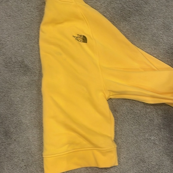 Women’s xs northface hoodie - Picture 2 of 3